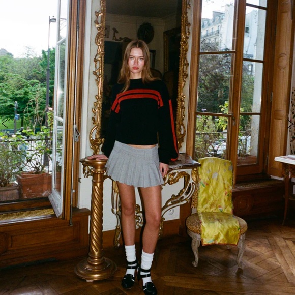 With Jean Hudson pleated skirt - Picture 3 of 4